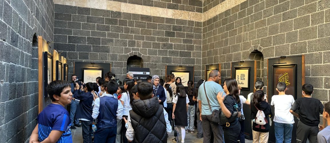 SELAM AYETLERİ HAT ESERLERİ SERGİSİ DİYARBAKIR’A MİSAFİR OLDU